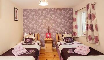 Фото номера Дом с 4 спальнями Дома для отпуска No 1 Killarney Holiday Village Vacation Home г. Килларни 75