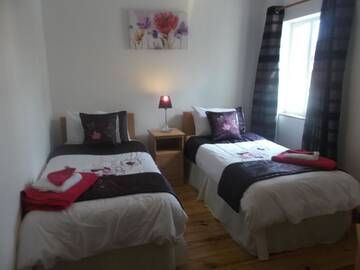 Фото номера Дом с 4 спальнями Дома для отпуска No 1 Killarney Holiday Village Vacation Home г. Килларни 41