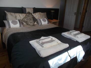 Фото номера Дом с 4 спальнями Дома для отпуска No 1 Killarney Holiday Village Vacation Home г. Килларни 46