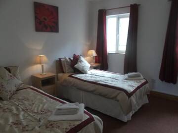 Фото номера Дом с 4 спальнями Дома для отпуска No 1 Killarney Holiday Village Vacation Home г. Килларни 42