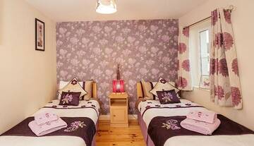Фото номера Дом с 4 спальнями Дома для отпуска No 1 Killarney Holiday Village Vacation Home г. Килларни 18
