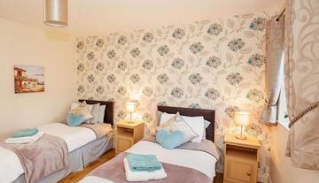 Фото номера Дом с 4 спальнями Дома для отпуска No 1 Killarney Holiday Village Vacation Home г. Килларни 22