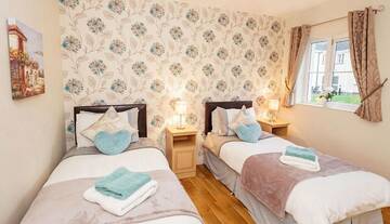 Фото номера Дом с 4 спальнями Дома для отпуска No 1 Killarney Holiday Village Vacation Home г. Килларни 81