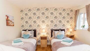Фото номера Дом с 4 спальнями Дома для отпуска No 1 Killarney Holiday Village Vacation Home г. Килларни 82