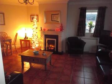 Фото номера Дом с 4 спальнями Дома для отпуска No 1 Killarney Holiday Village Vacation Home г. Килларни 61