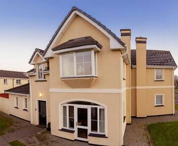 Фото номера Дом с 4 спальнями Дома для отпуска No 1 Killarney Holiday Village Vacation Home г. Килларни 67