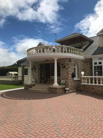 Фото номера Семейный номер с видом на сад Отели типа «постель и завтрак» Crystal Springs B&amp;B г. Килларни 6